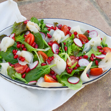 Ensalada de bacalao ahumado: fresca, colorida y llena de sabor 