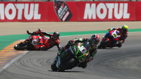 El rodillo de Jonathan Rea terminó por aplastar a Scott Redding en MotorLand y ya encara su sexto mundial