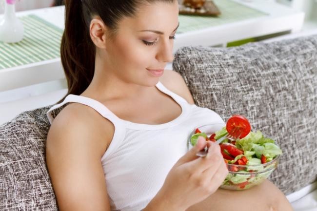 que frutas y verduras tienen mas hierro
