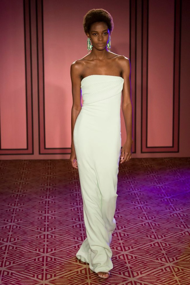 Abrandon Maxwell Pasarela 562930362 683x