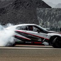 ¿Es un ave? ¿Es un avión? ¡No! Es el Nissan GT-R derrapando a 300 km/h