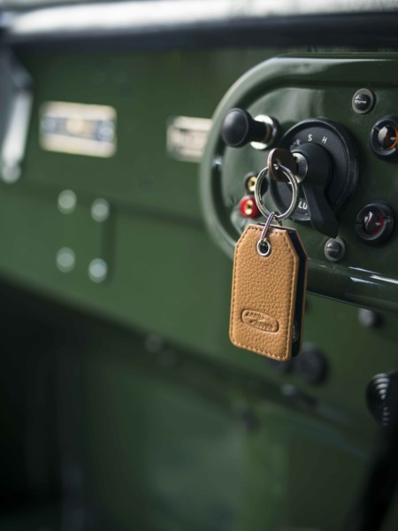 Land Rover 4