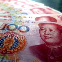 De la guerra comercial a la lucha por la hegemonía mundial en divisas: en China hay voces que claman por 'desacoplar' el Yuan del Dólar