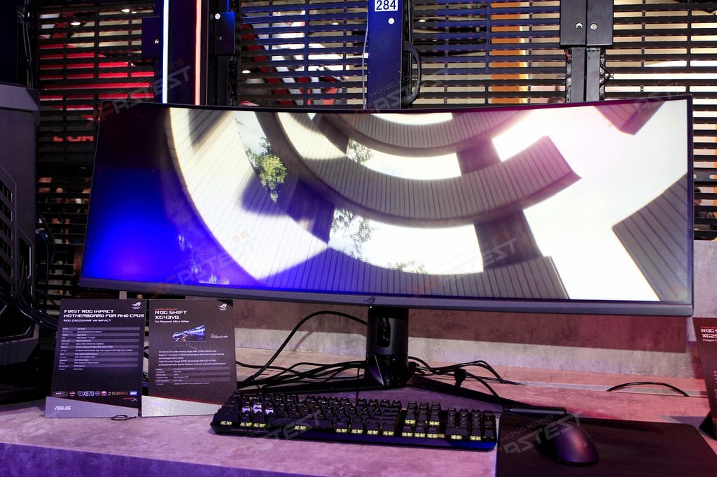 Las pantallas curvas siguen contando para los gamers: esta es la nueva apuesta curvada en formato ultrapanorámico de Asus