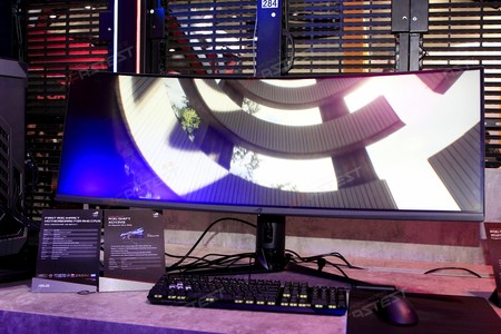 Las pantallas curvas siguen contando para los gamers: esta es la nueva apuesta curvada en formato ultrapanorámico de Asus