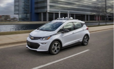 Este accidente entre un Chevy Bolt autónomo y una moto representa el mayor reto para la inteligencia artificial