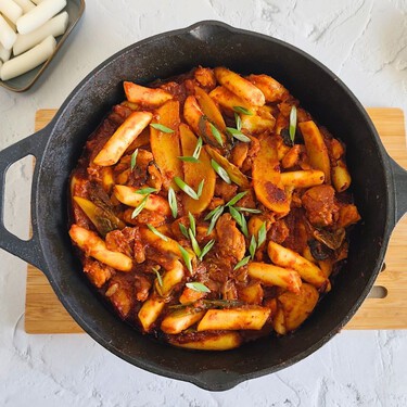 Dakgalbi, una receta coreana de pollo picante ideal para compartir