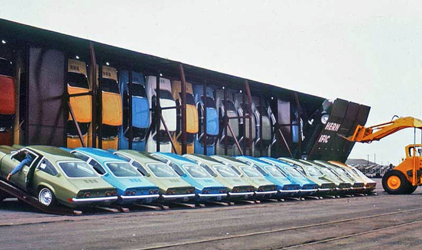 Vert-A-Pac, cuando pareció buena idea transportar coches como quien mete rebanadas de pan en una tostadora