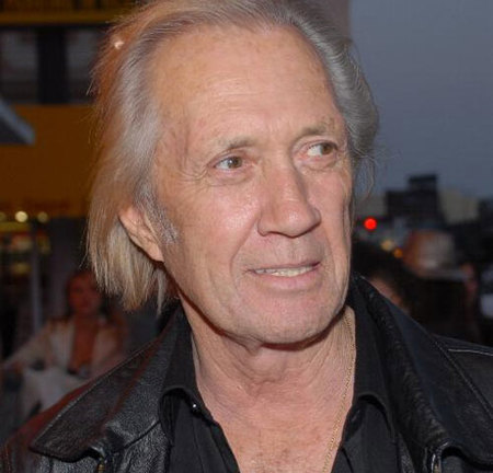 David Carradine es encontrado muerto