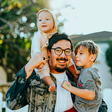 Los adultos que de niños crecieron en hogares donde los cambios de humor eran constantes, ¿observadores intensos? Lo que dicen los estudios 