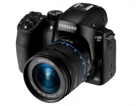 Samsung NX30, todos los detalles de la nueva sin espejo insignia con WiFi y NFC