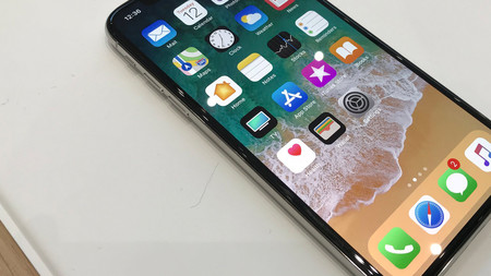 Apple advierte de que ni en el iPhone X te librarás de la "maldición" del OLED
