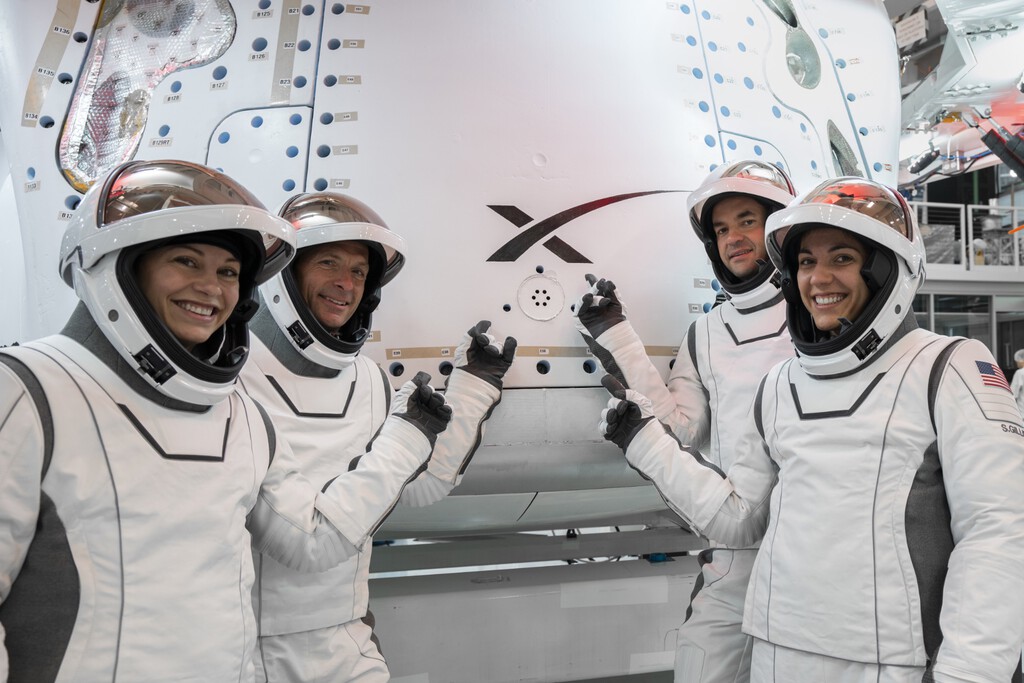 Un millonario, su amigo y dos ingenieras de SpaceX volarán este verano más alto que ningún ser humano desde 1972