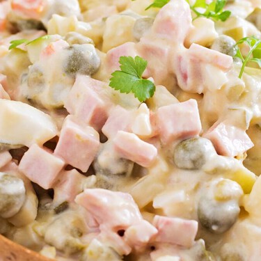 Cómo preparar una ensaladilla rusa más rica, según un chef con estrella Michelin: el ingrediente secreto es pescado