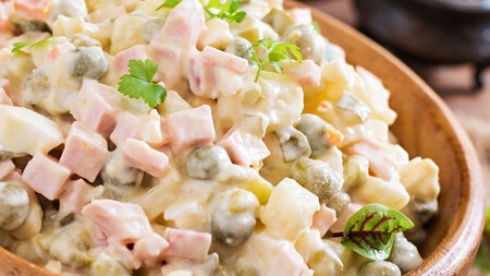 Cómo preparar una ensaladilla rusa más rica, según un chef con estrella Michelin: el ingrediente secreto es pescado