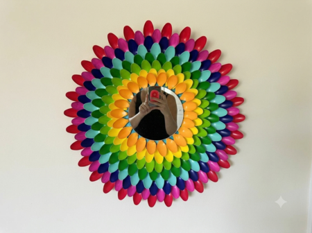 Antes de que terminen en la basura, 3 ideas para reciclar cucharas de plástico desechables: crea un marco para tus espejos