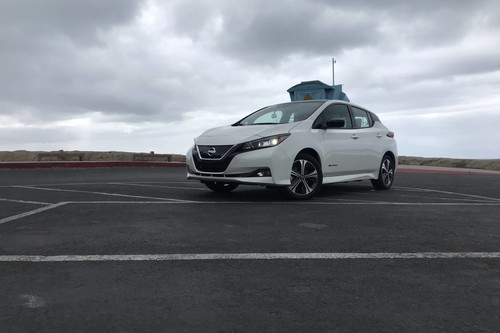 Manejamos el Nissan LEAF Plus y nos demostró que la batalla por mayor autonomía no se detiene