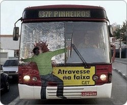 La mejor forma de explicar que hay que utilizar los pasos de peatones