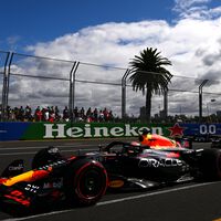 Max Verstappen vuela hacia la pole en Australia sin Sergio Pérez y los Mercedes sorprenden a Fernando Alonso
