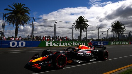 Max Verstappen vuela hacia la pole en Australia sin Sergio Pérez y los Mercedes sorprenden a Fernando Alonso
