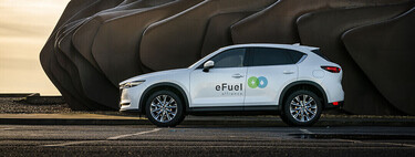 Ya puedes salvar a tu viejo coche de gasolina con combustible sintético, pero llenar el depósito te saldrá más caro que el coche