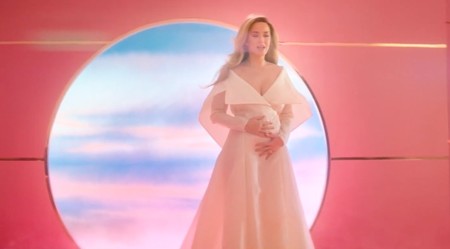 Katy Perry anuncia que está embarazada con el lanzamiento de un precioso vídeo