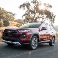 El Toyota RAV4 2021 estrena asistencias de manejo en México desde su versión base