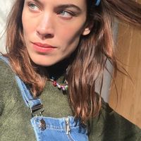 6 petos vaqueros que la mismísima Alexa Chung llevaría para no perder el estilo (ni la comodidad) en casa rebajadísimos en ASOS