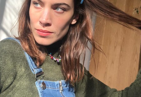 6 petos vaqueros que la mismísima Alexa Chung llevaría para no perder el estilo (ni la comodidad) en casa rebajadísimos en ASOS