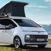 Así imagina Hyundai su primera camper eléctrica: hasta arriba de equipamiento y soluciones prácticas, cama en el techo y hasta panel solar