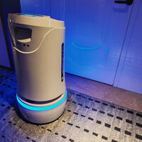 O entregador de comida sobe para te entregar o pedido na China, mas não é do jeito que você imagina 