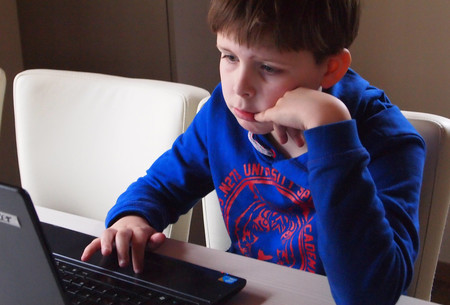 Facebook entrenará a los niños de Reino Unido para que luchen contra el ciberacoso