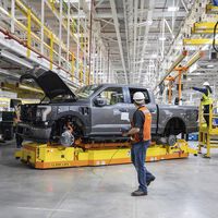 Ford cierra el primer trimestre de 2022 perdiendo casi 3.000 millones de euros por la caída de sus acciones en Rivian