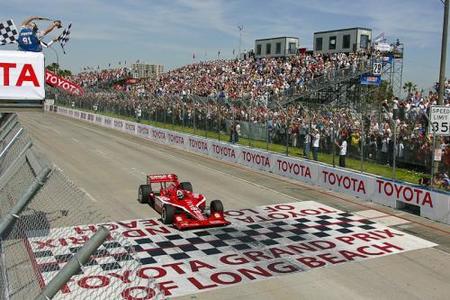 Dario Franchitti vence en Long Beach