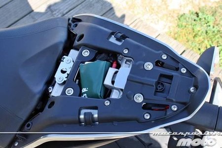 Aprilia Tuono V4 R APRC