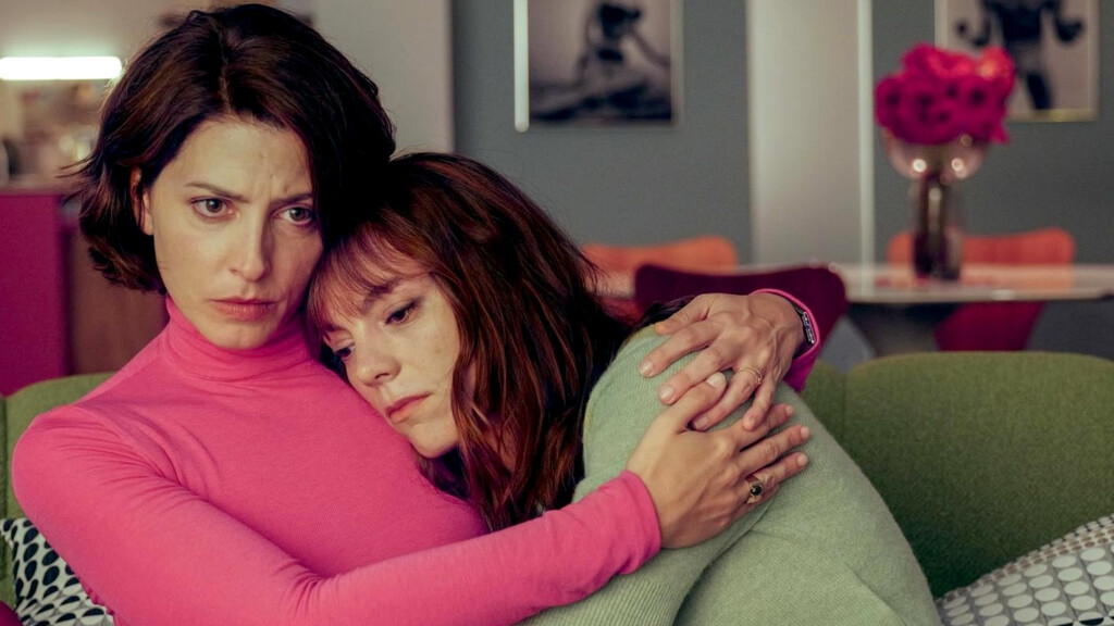 ‘Amarga Navidad’ es la mejor película de Pedro Almodóvar desde ‘Dolor y Gloria’. Un juego de metaficción conscientemente imperfecto para un público sofisticado