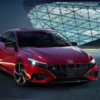 El Hyundai Elantra N-Line: es la variante de tintes deportivos con 201 hp y un look difícil de ignorar