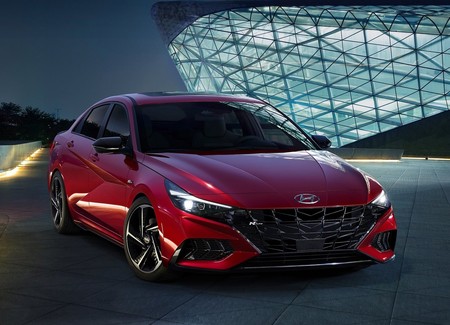 El Hyundai Elantra N-Line: es la variante de tintes deportivos con 201 hp y un look difícil de ignorar