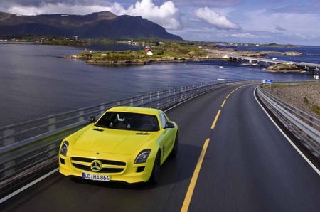 Mercedes-Benz podría comercializar también un SLS AMG E-Cell roadster