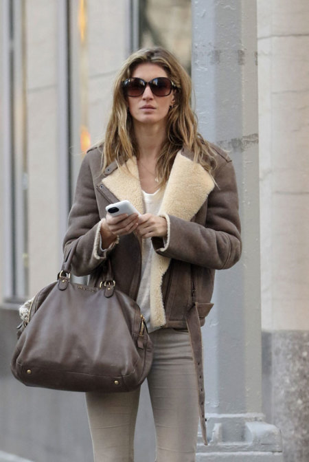 Menos de 40 euros: Los pantalones de campana que conquistaron a Gisele Bündchen. ¿Y a ti?