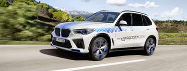 El coche de hidrógeno es clave para una movilidad sostenible. BMW lo sabe, y ya ha empezado a producir su primer modelo de pila de combustible