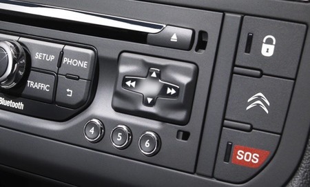 Botón eCall en un coche (Citroën - SOS)