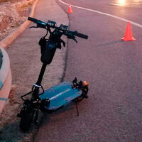 Cazan a un conductor con un patinete eléctrico a más de 80 km/h por la N-240, y la broma le puede salir muy cara