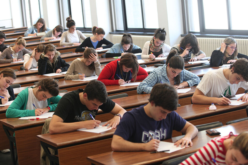 Contra la ortografía: mientras gana peso en la Selectividad, cada vez hay más voces que la ponen en cuestión