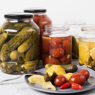 Cómo hacer bonitos jarrones de diseño con un simple tarro de cristal que tengas por casa en muy poco tiempo