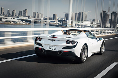 Ferrari F8 Spider 369