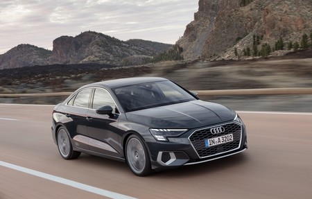 El Audi A3 Sedan vuelve más agresivo, digitalizado y con sistema de microhibridación de 48 V bajo el capó