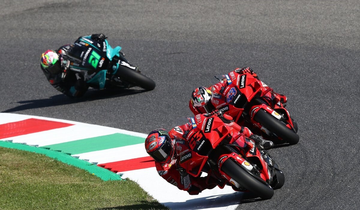Pecco Bagnaia mantiene la hegemonía de Ducati en Mugello batiendo a Álex Rins; Valentino Rossi, penúltimo en casa