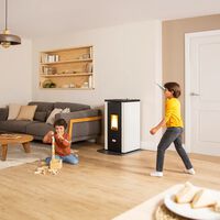 Calienta tu hogar con estilo gracias a la estufa de pellets de Leroy Merlin que ahora está rebajada: ahorrarás 150 euros