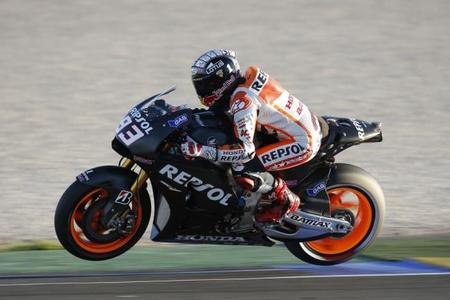 Marc Márquez empieza ejerciendo como líder en la segunda sesión de test de MotoGP 2014